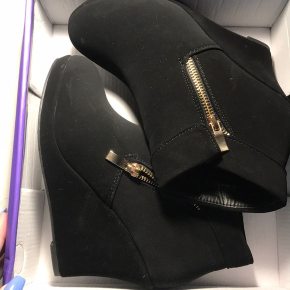 TOP Moda Shoes - Black velvet wedges